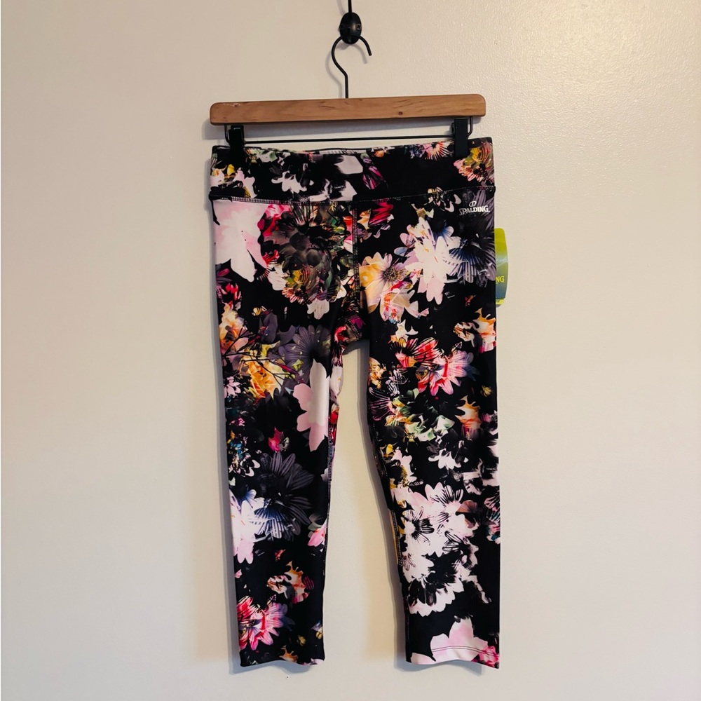 NWT Spalding floral leggings capri length size medium